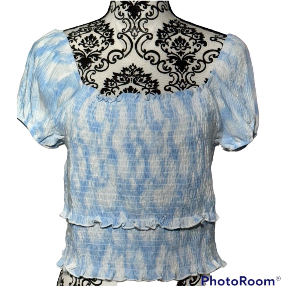 NWT Lush Blue & White Swirl Crop Smocked Top XL